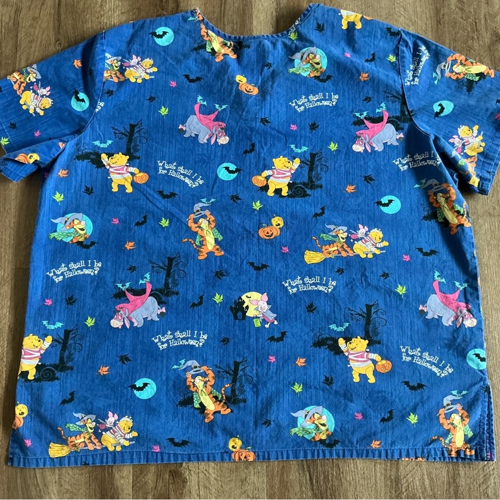 Halloween Scrub Top Lot Size XL Pooh Snoopy Peanuts Great Pumpkin Disney Unisex - Picture 5 of 16